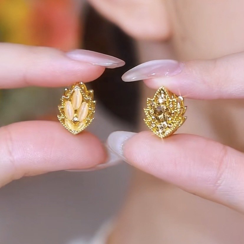 Leaf Ear Buckle Earrings 2