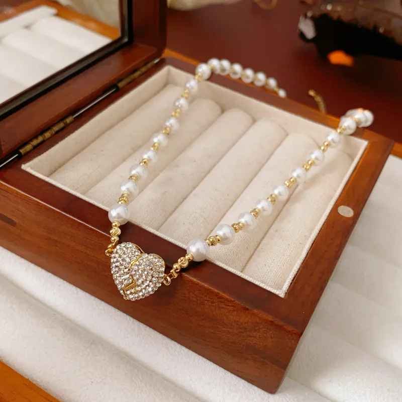 Heart-Shaped Pearl Necklace 4